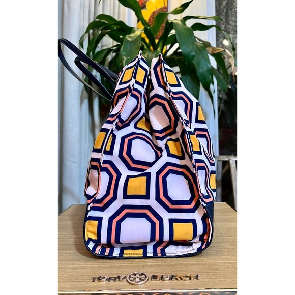 ♦️AUTHENTIC TORY BURCH OCTOGAN NYLON ELLA TOTE/HANDBAG - Picture 3 of 13